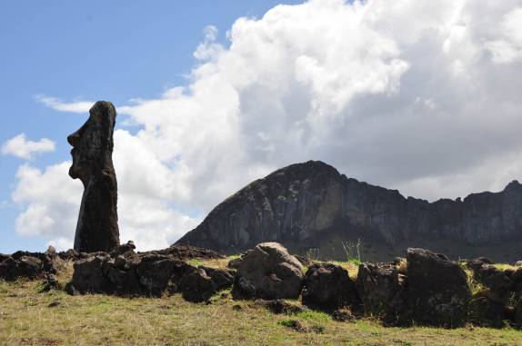 Visitando as ruínas de Tongariki, em Rapa Nui (ou Ilha de Páscoa), território chileno no meio do Oceano Pacífico